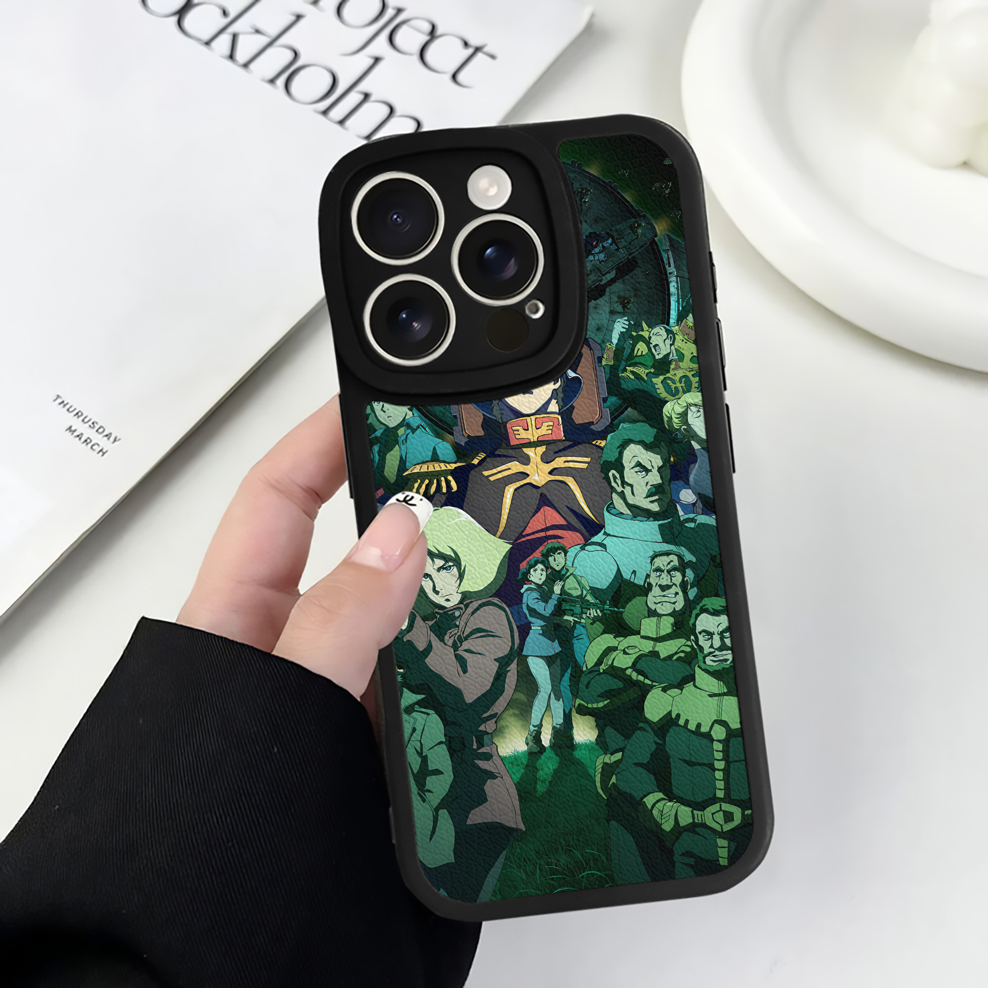 （画像用） 機動戦士ガンダム Mobile Suit Gundam 【iPhone 16シリーズ対応】シリコンスマホケース（レザー調） 材質：シリコン